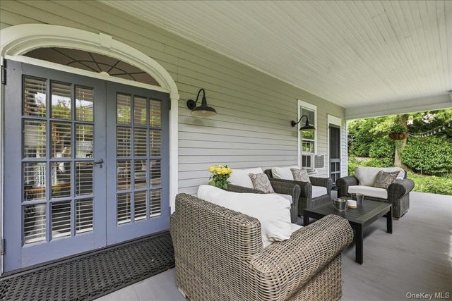 39 Little East Neck Road S, Babylon, NY 11702