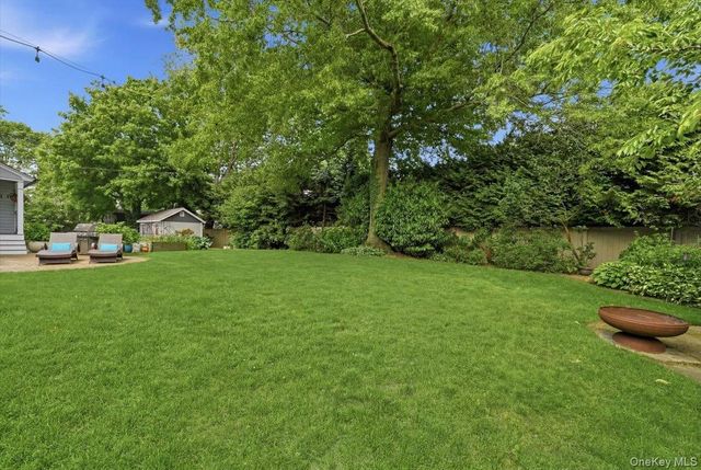 39 Little East Neck Road S, Babylon, NY 11702