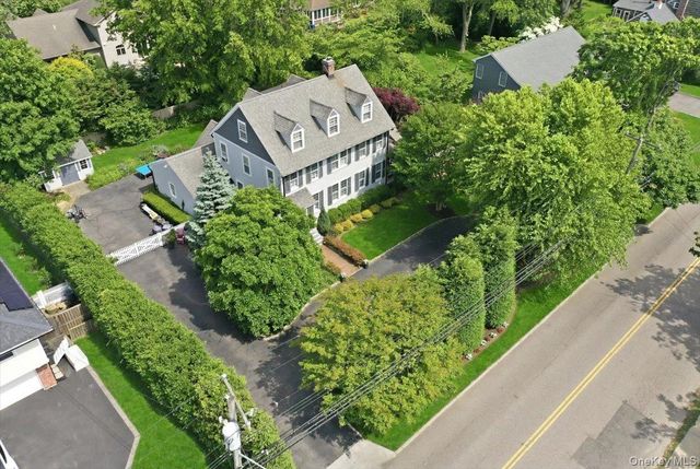 39 Little East Neck Road S, Babylon, NY 11702