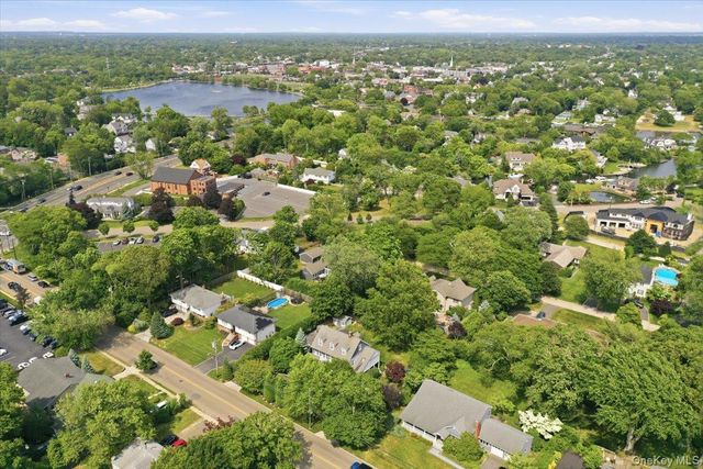39 Little East Neck Road S, Babylon, NY 11702