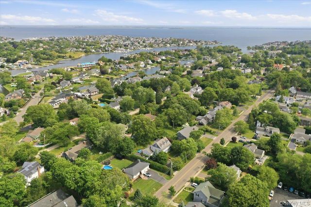39 Little East Neck Road S, Babylon, NY 11702
