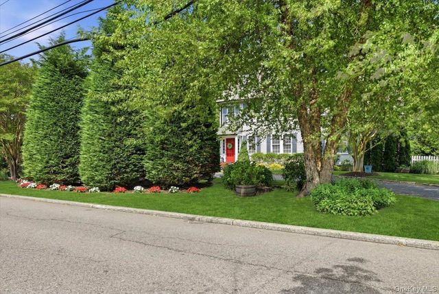 39 Little East Neck Road S, Babylon, NY 11702