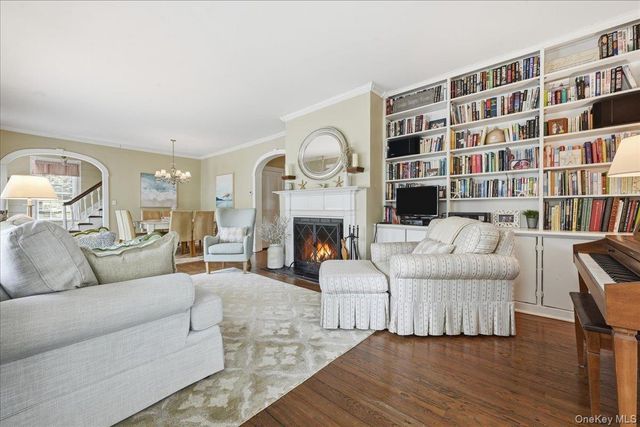 39 Little East Neck Road S, Babylon, NY 11702