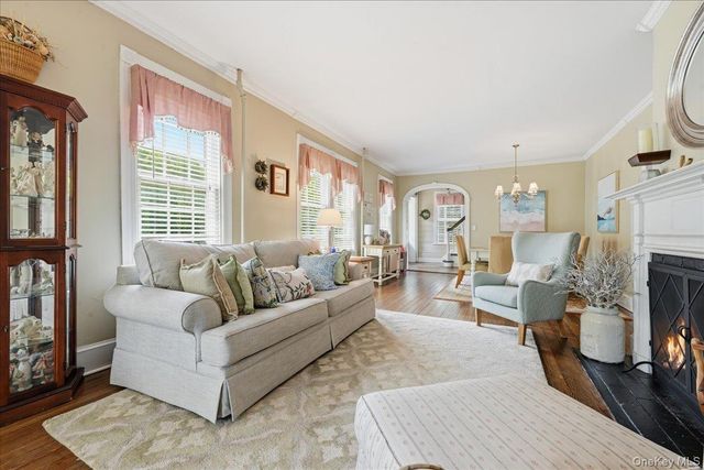 39 Little East Neck Road S, Babylon, NY 11702