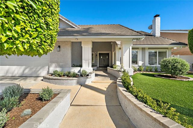 21902 Summerwind Lane, Huntington Beach, CA 92646