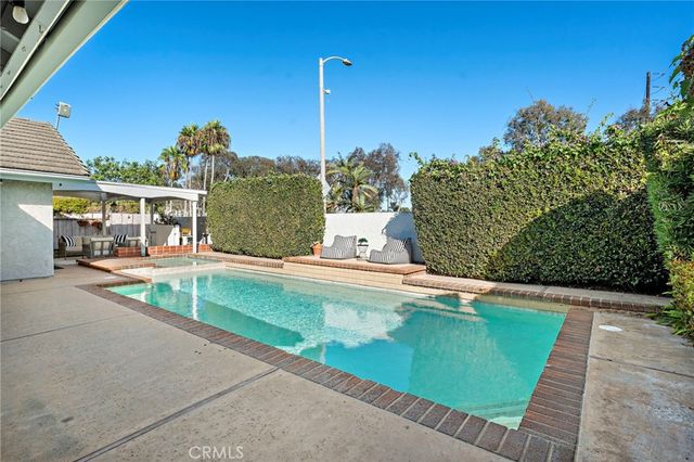 21902 Summerwind Lane, Huntington Beach, CA 92646