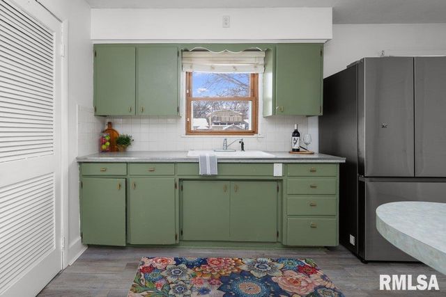 3707 15TH Street D, Moline, IL 61265