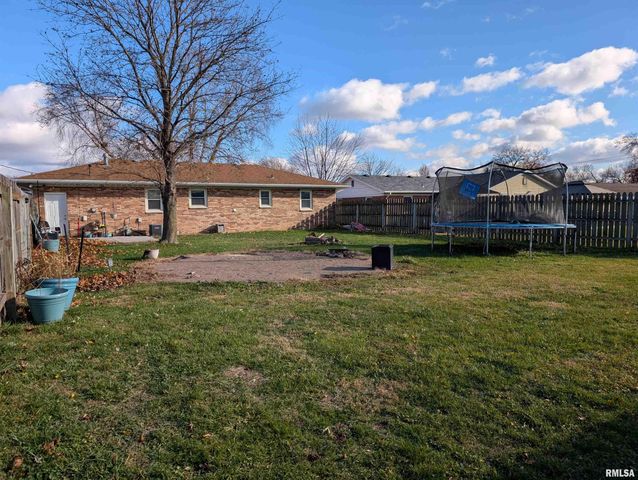 3707 15TH Street D, Moline, IL 61265