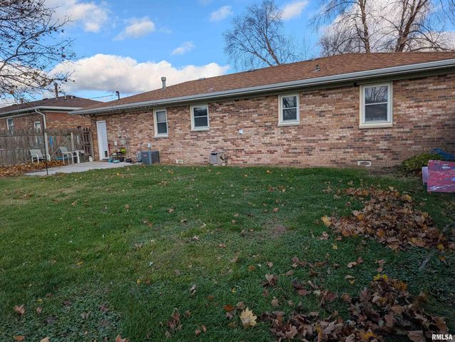 3707 15TH Street D, Moline, IL 61265