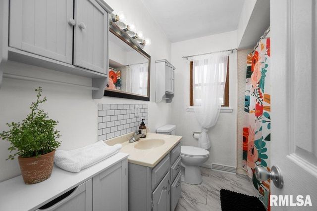 3707 15TH Street D, Moline, IL 61265