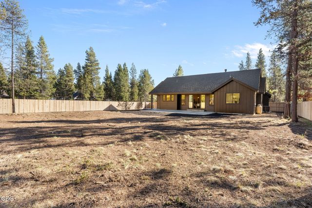 17498 Snow Goose Road, Bend, OR 97707