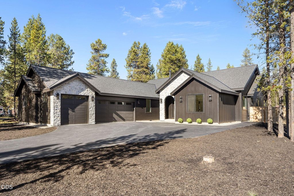 17498 Snow Goose Road, Bend, OR 97707