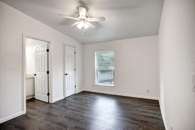 127 Serenity DR, Bastrop, TX 78602