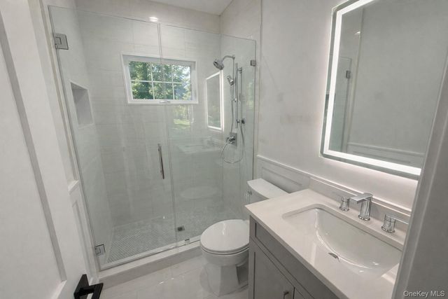 7 Greenway Circle, Syosset, NY 11791