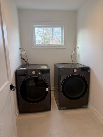 7 Greenway Circle, Syosset, NY 11791