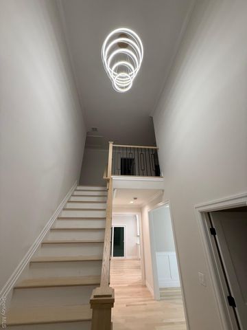 7 Greenway Circle, Syosset, NY 11791