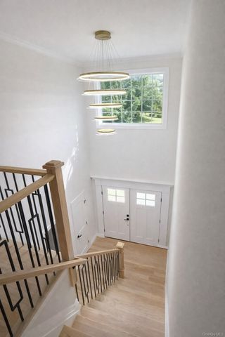 7 Greenway Circle, Syosset, NY 11791