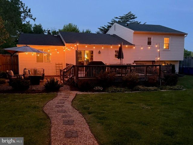 1315 BAYSHIRE LN, Herndon, VA 20170