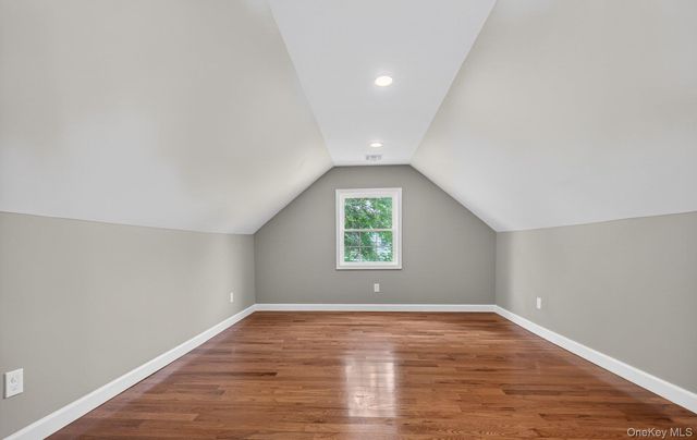 933 N Queens Avenue, Lindenhurst, NY 11757