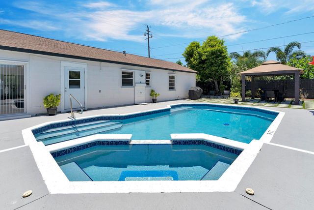 2301 Ridgeway Avenue, West Palm Beach, FL 33401