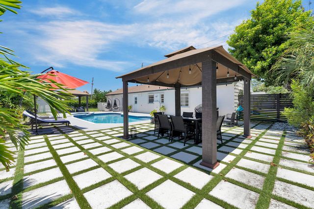 2301 Ridgeway Avenue, West Palm Beach, FL 33401