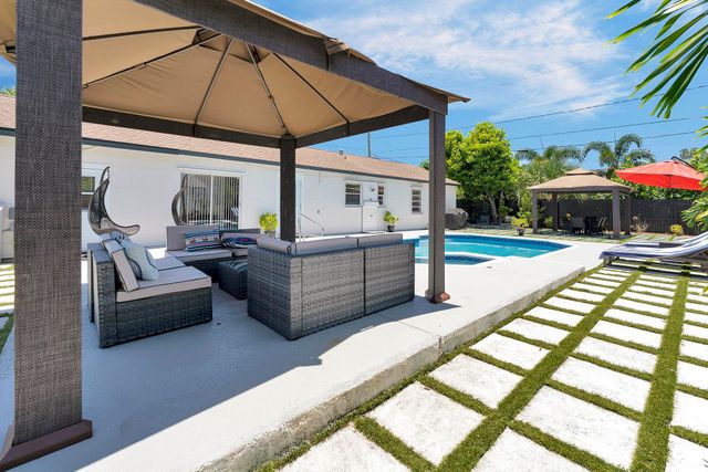 2301 Ridgeway Avenue, West Palm Beach, FL 33401