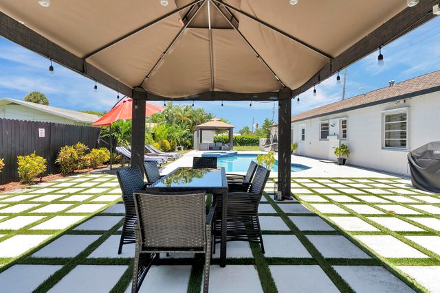 2301 Ridgeway Avenue, West Palm Beach, FL 33401