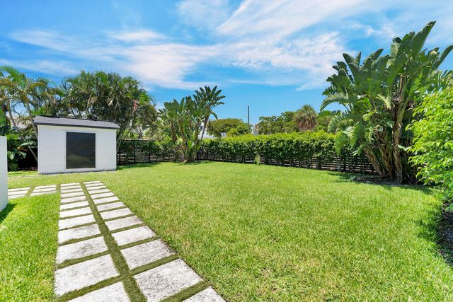 2301 Ridgeway Avenue, West Palm Beach, FL 33401