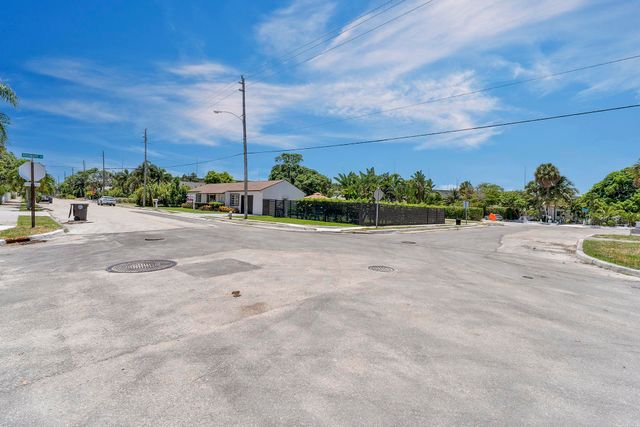 2301 Ridgeway Avenue, West Palm Beach, FL 33401