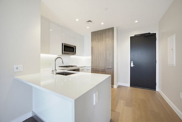 188 Brookline Ave 19D, Boston, MA 02215