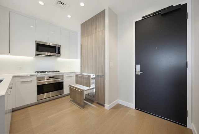 188 Brookline Ave 19D, Boston, MA 02215