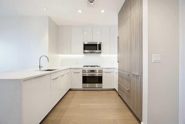 188 Brookline Ave 19D, Boston, MA 02215