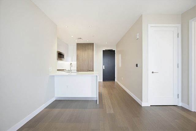 188 Brookline Ave 19D, Boston, MA 02215