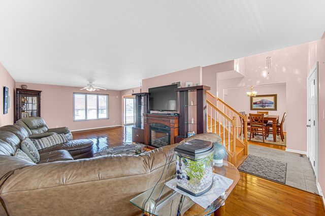 250 W 128th Place, Crown Point, IN 46307