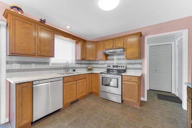 250 W 128th Place, Crown Point, IN 46307