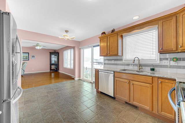 250 W 128th Place, Crown Point, IN 46307