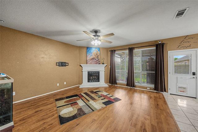 6113 Farrah Drive, Fort Worth, TX 76131