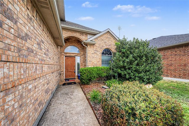 6113 Farrah Drive, Fort Worth, TX 76131