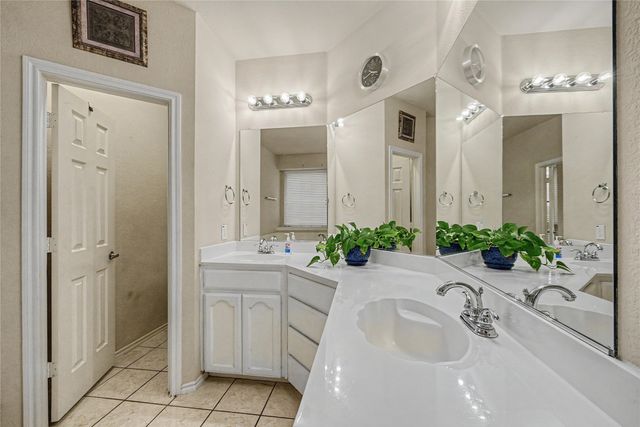 6113 Farrah Drive, Fort Worth, TX 76131