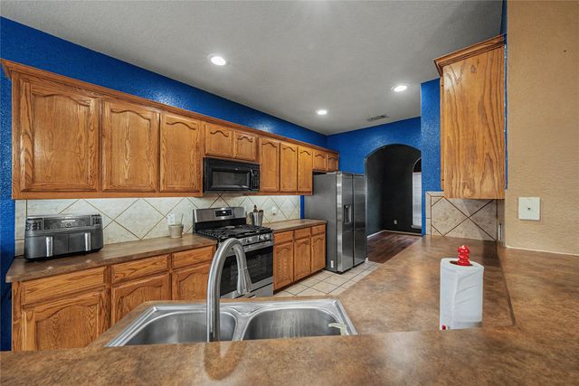 6113 Farrah Drive, Fort Worth, TX 76131