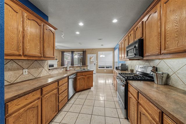 6113 Farrah Drive, Fort Worth, TX 76131