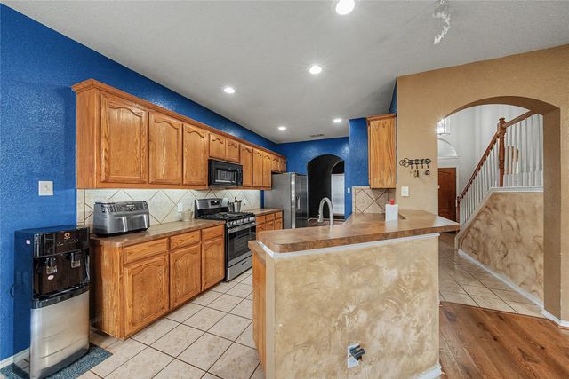 6113 Farrah Drive, Fort Worth, TX 76131