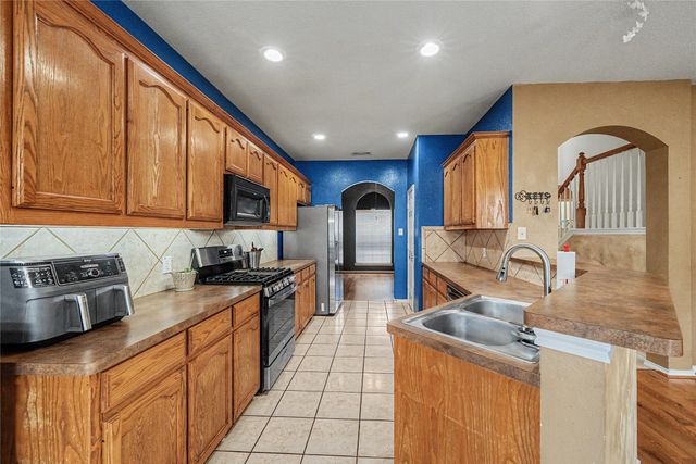 6113 Farrah Drive, Fort Worth, TX 76131