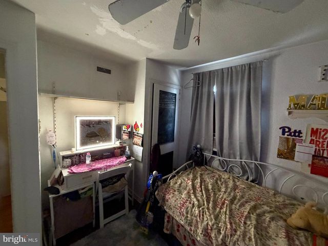 302 SPRINGTON RD, Upper Darby, PA 19082