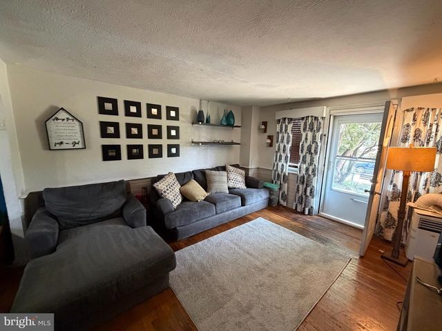302 SPRINGTON RD, Upper Darby, PA 19082