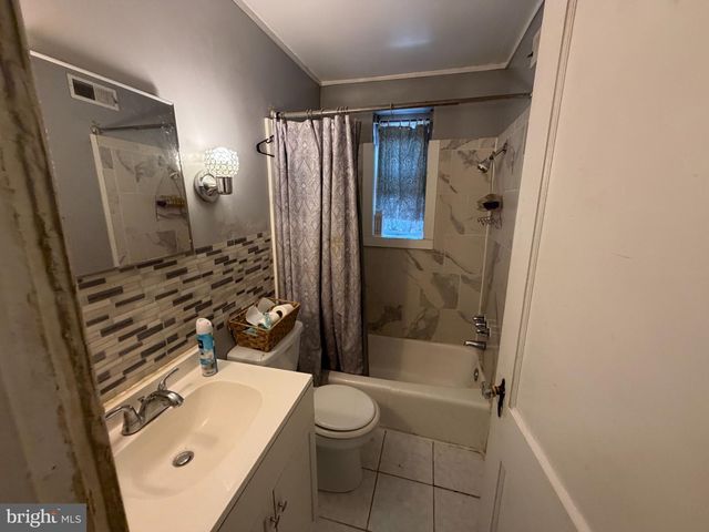 302 SPRINGTON RD, Upper Darby, PA 19082