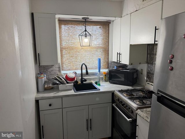 302 SPRINGTON RD, Upper Darby, PA 19082