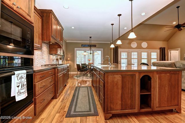 3336 Ridge Brook Cir, Louisville, KY 40245