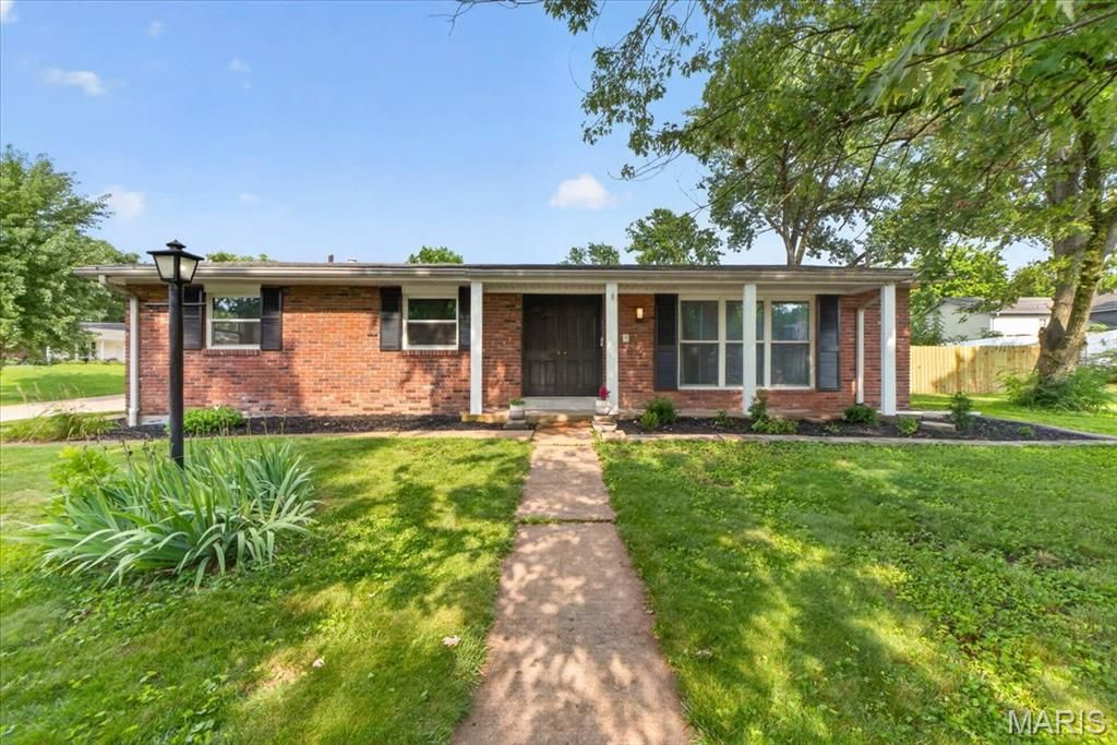 11150 Yellowstone Drive, St Louis, MO 63146