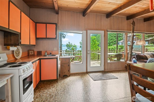 98 Hidden Cove, Lilliwaup, WA 98555
